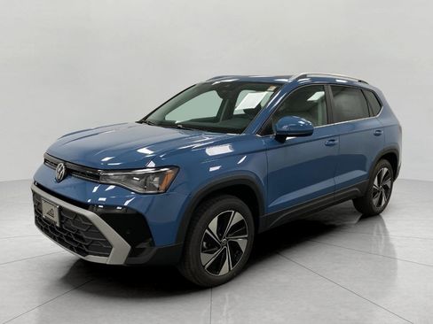 New 2025 Volkswagen Taos SE image 8