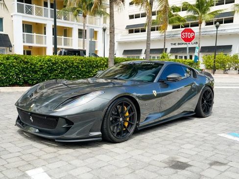Used 2020 Ferrari 812 Superfast RWD image 9