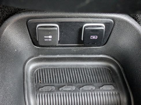 Used 2021 Chrysler Pacifica Touring-L w/ Uconnect Theater Family Group image 25