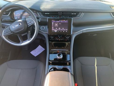 Used 2023 Jeep Grand Cherokee L Laredo image 21