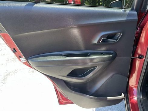 Used 2019 Chevrolet Trax LT w/ Driver Confidence Package FWD image 18