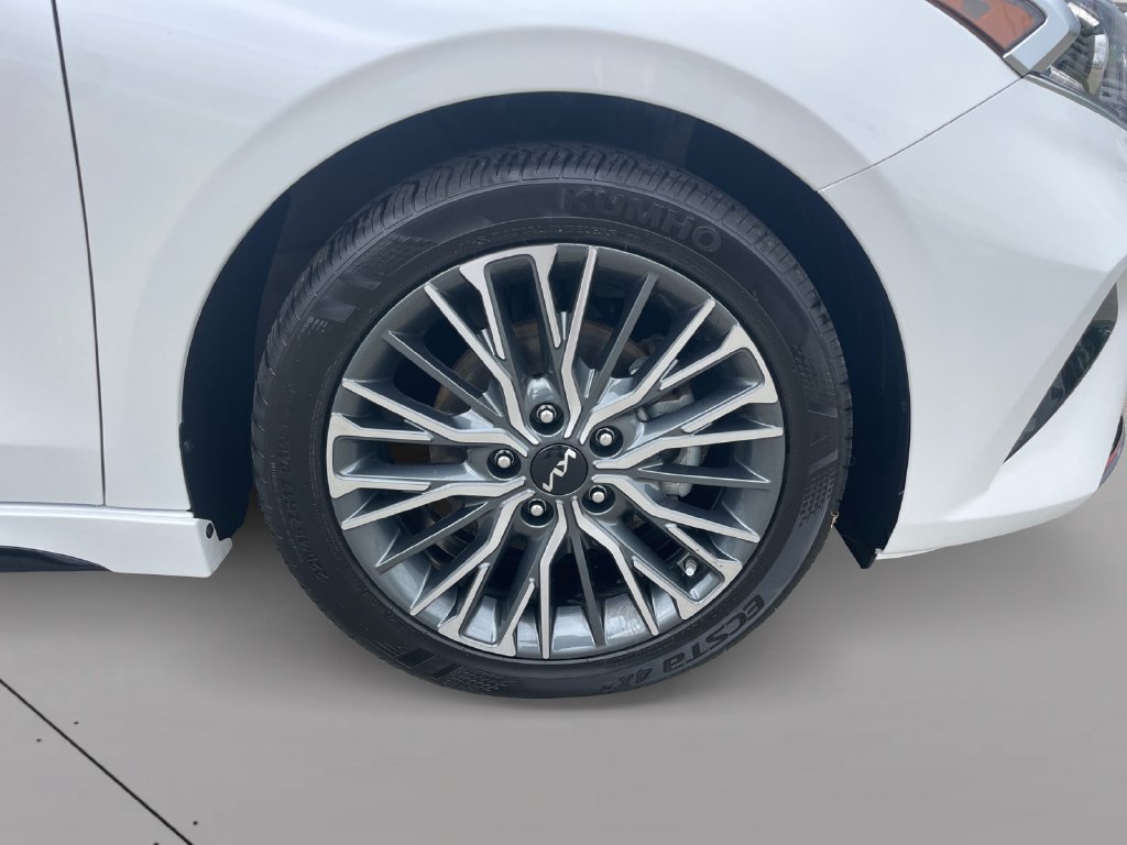Used 2023 Kia Forte GT-Line w/ GT-Line Premium Package FWD image 9
