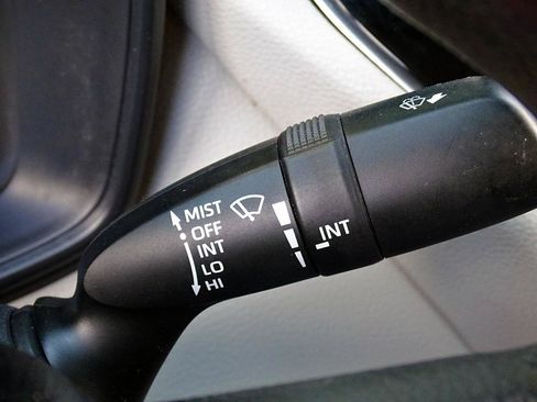 Used 2021 Toyota Corolla LE w/ Carpet Mat Package (TMS) FWD image 34