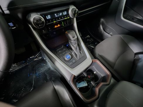 Used 2025 Toyota RAV4 Limited image 25