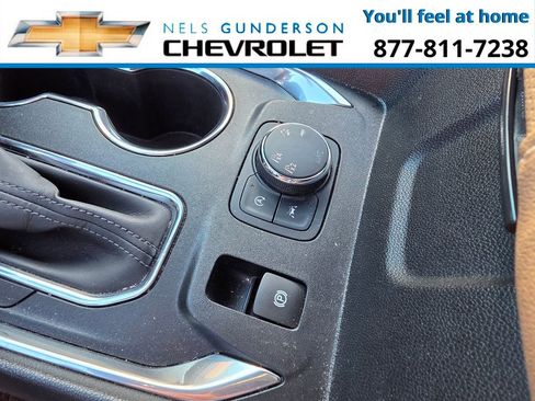 Used 2023 Chevrolet Traverse Premier image 10