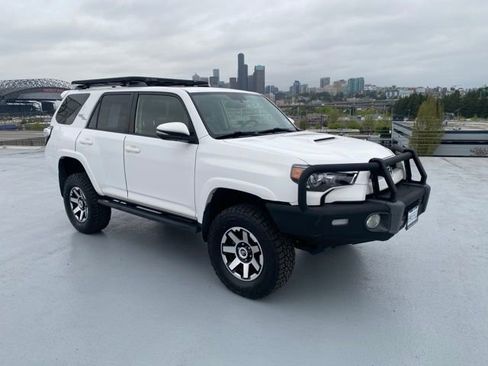 Used 2018 Toyota 4Runner TRD Off-Road Premium AWD/4WD image 30