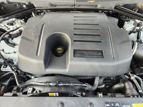 Certified 2024 Land Rover Defender 110 X-Dynamic SE image 9