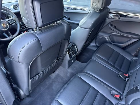 Certified 2025 Porsche Macan image 35