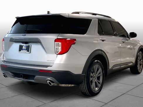 Used 2021 Ford Explorer XLT w/ Equipment Group 202A image 12