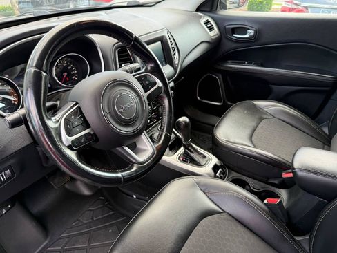 Used 2018 Jeep Compass Latitude w/ Popular Equipment Group AWD/4WD image 9