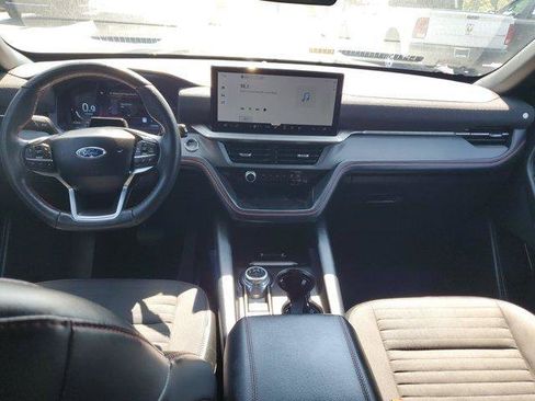 Used 2025 Ford Explorer ST-Line w/ ST-Line Street Pack AWD/4WD image 11
