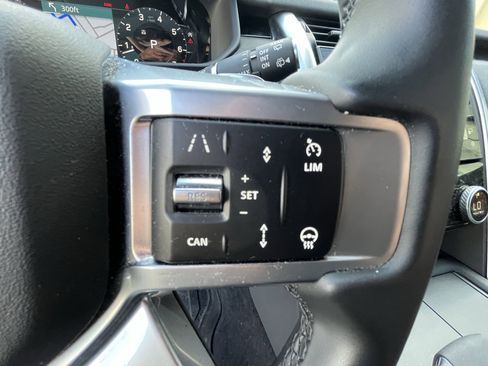 Used 2025 Land Rover Discovery S AWD/4WD image 20
