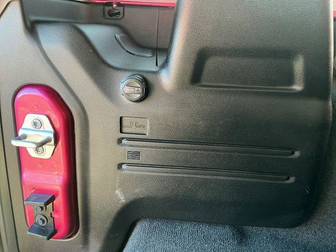 Used 2022 Jeep Wrangler Unlimited Rubicon w/ Xtreme Recon 35" Tire Package image 28