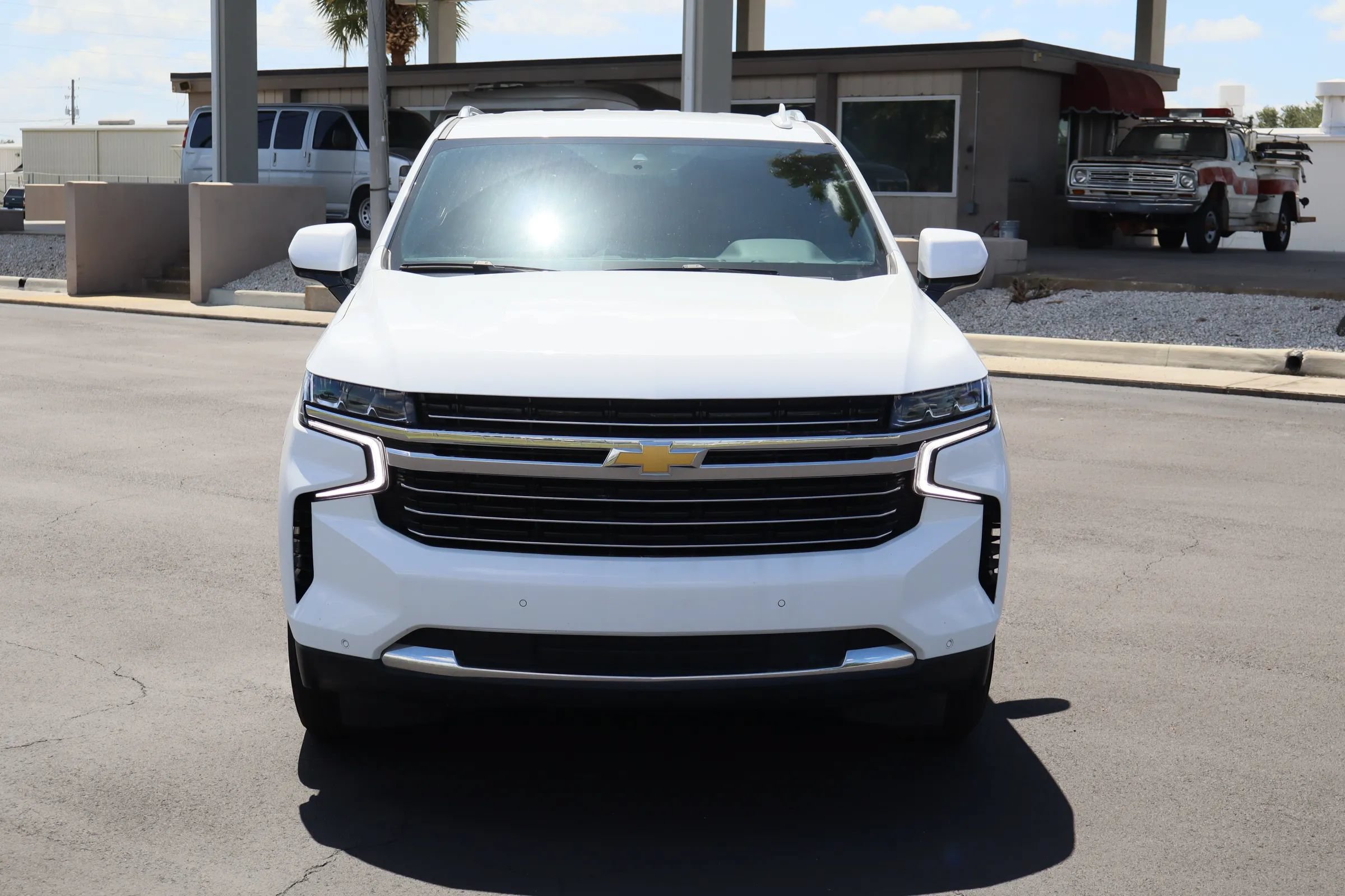 Used 2024 Chevrolet Tahoe LT RWD image 2