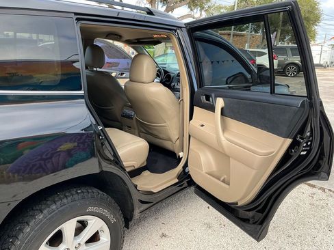 Used 2011 Toyota Highlander 2WD w/ Tech Pkg image 29