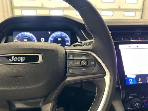 New 2025 Jeep Grand Cherokee Limited w/ Luxury Tech Group II image 19