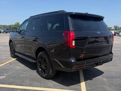 Used 2025 Ford Expedition Active AWD/4WD image 5