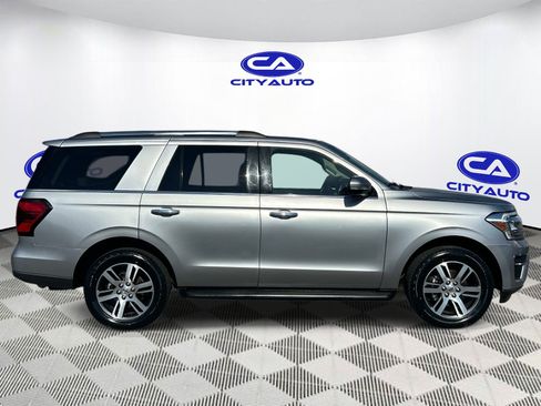 Used 2024 Ford Expedition Limited AWD/4WD image 2