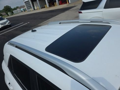 Used 2023 Hyundai Venue SEL FWD image 7