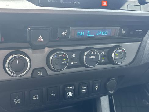 Used 2018 Toyota Tacoma TRD Off-Road image 22