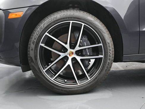 Certified 2025 Porsche Macan AWD/4WD image 10
