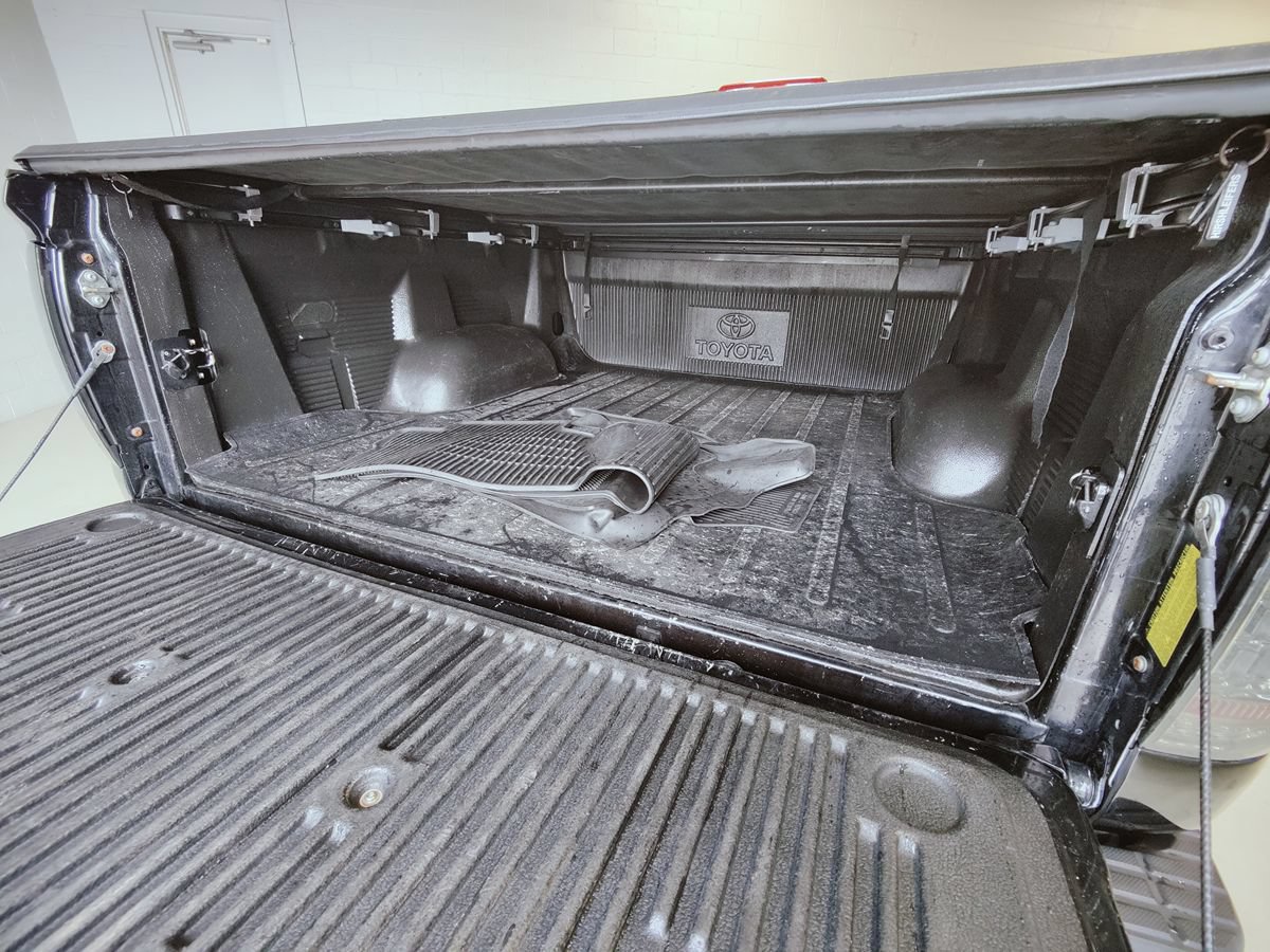 Used 2018 Toyota Tundra Limited w/ Limited Premium Package AWD/4WD image 10