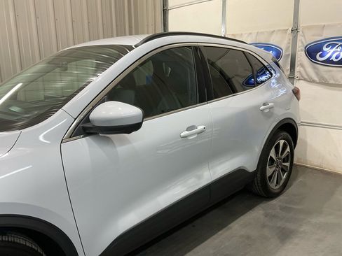 Used 2025 Ford Escape Platinum w/ Premium Technology Package image 5