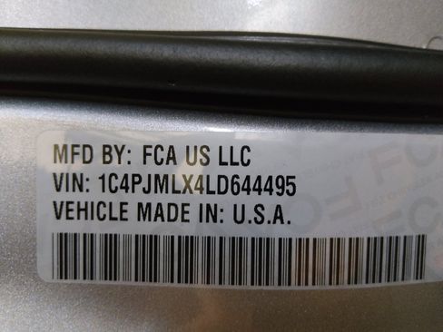 Used 2020 Jeep Cherokee Latitude Lux w/ Comfort/Convenience Group AWD/4WD image 33