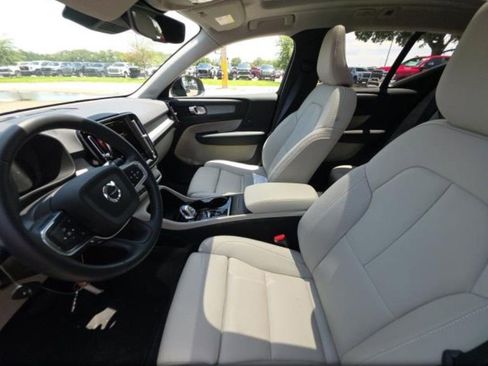 Used 2026 Volvo XC40 B5 Plus AWD/4WD image 3