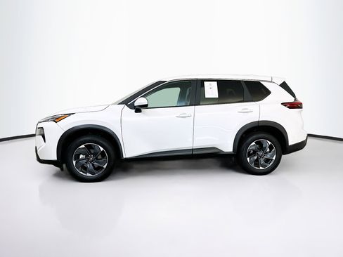 Used 2025 Nissan Rogue SV image 4