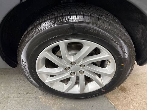 Used 2017 Land Rover Discovery Sport HSE image 28