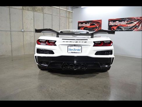 Used 2024 Chevrolet Corvette Z06 w/ Stealth Interior Trim Package RWD image 7