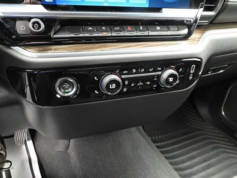 Used 2023 Chevrolet Silverado 1500 LT AWD/4WD image 16