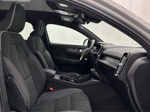 Used 2023 Volvo C40 P8 Recharge Plus image 17