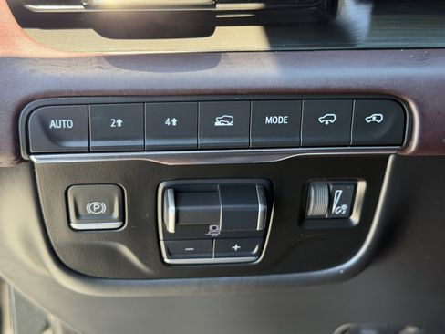 Certified 2022 Cadillac Escalade Premium Luxury Platinum image 29