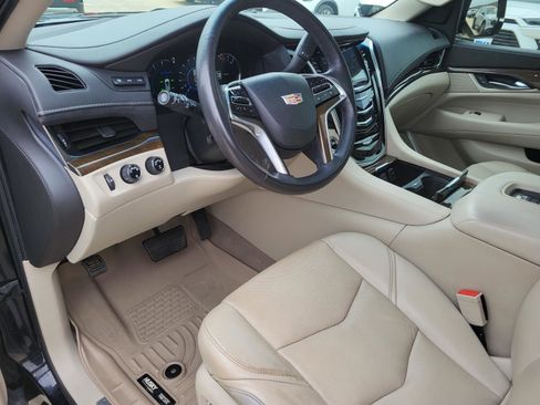 Used 2020 Cadillac Escalade Luxury AWD/4WD image 24