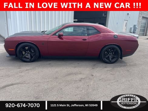 Used 2022 Dodge Challenger SRT Hellcat image 2