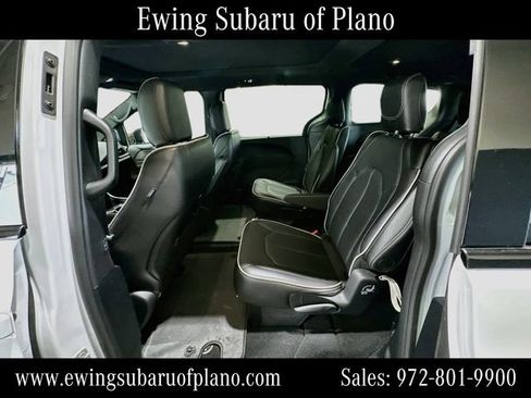 Used 2025 Chrysler Pacifica Limited FWD image 26
