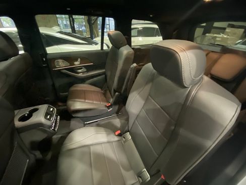 Used 2025 Mercedes-Benz GLS 450 4MATIC w/ AMG Line Exterior image 5