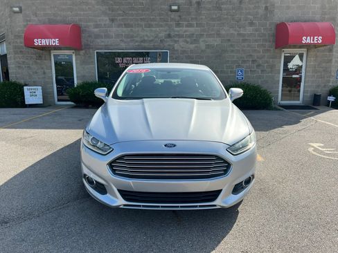 Used 2016 Ford Fusion SE w/ Equipment Group 202A FWD image 2
