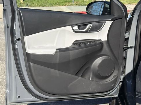 Used 2023 Hyundai Kona SE image 24