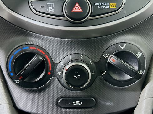 Used 2016 Hyundai Accent SE FWD image 22