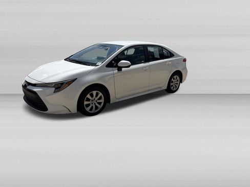 Used 2025 Toyota Corolla LE FWD image 9