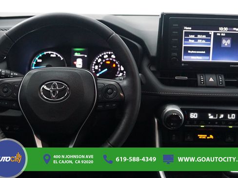 Used 2022 Toyota RAV4 XLE Premium AWD/4WD image 5