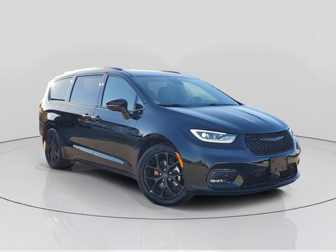 New 2026 Chrysler Pacifica Limited w/ S Appearance Package image 1