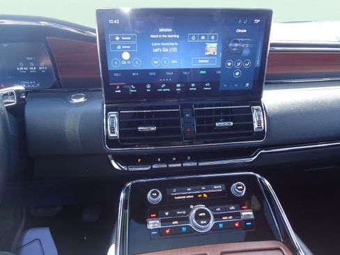Certified 2023 Lincoln Navigator L Reserve AWD/4WD image 15