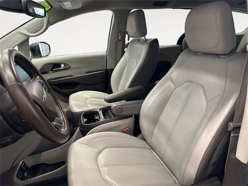 Used 2020 Chrysler Voyager Lxi w/ Cold Weather Group image 9