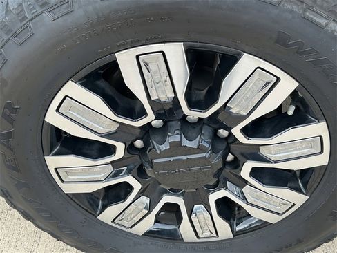 Used 2024 GMC Sierra 3500 Denali w/ Denali Reserve Package image 9