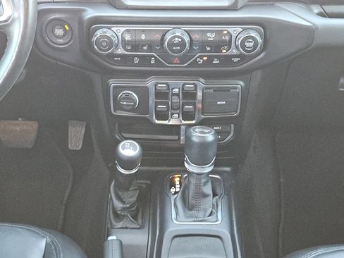 Used 2021 Jeep Wrangler Unlimited Sahara AWD/4WD image 19