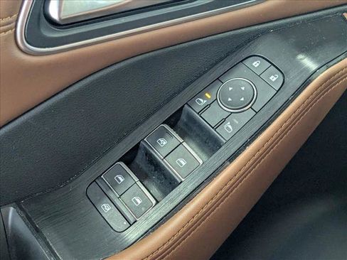 Used 2025 Nissan Rogue Platinum image 12